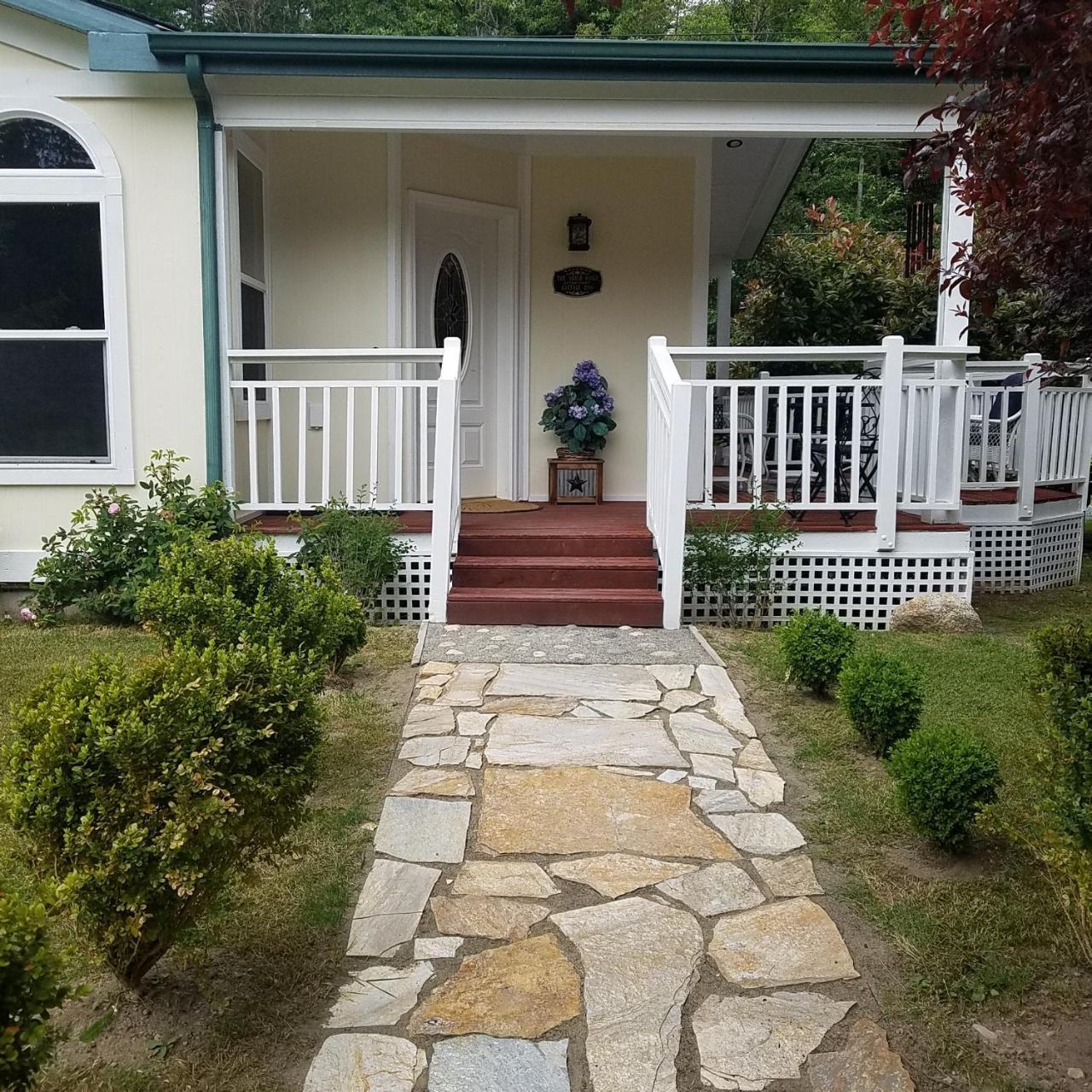 Arbor Rouge Cottage Clinton Exterior photo